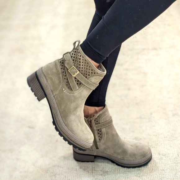 Sold - The Original Muck Boot - Picture 6 of 12